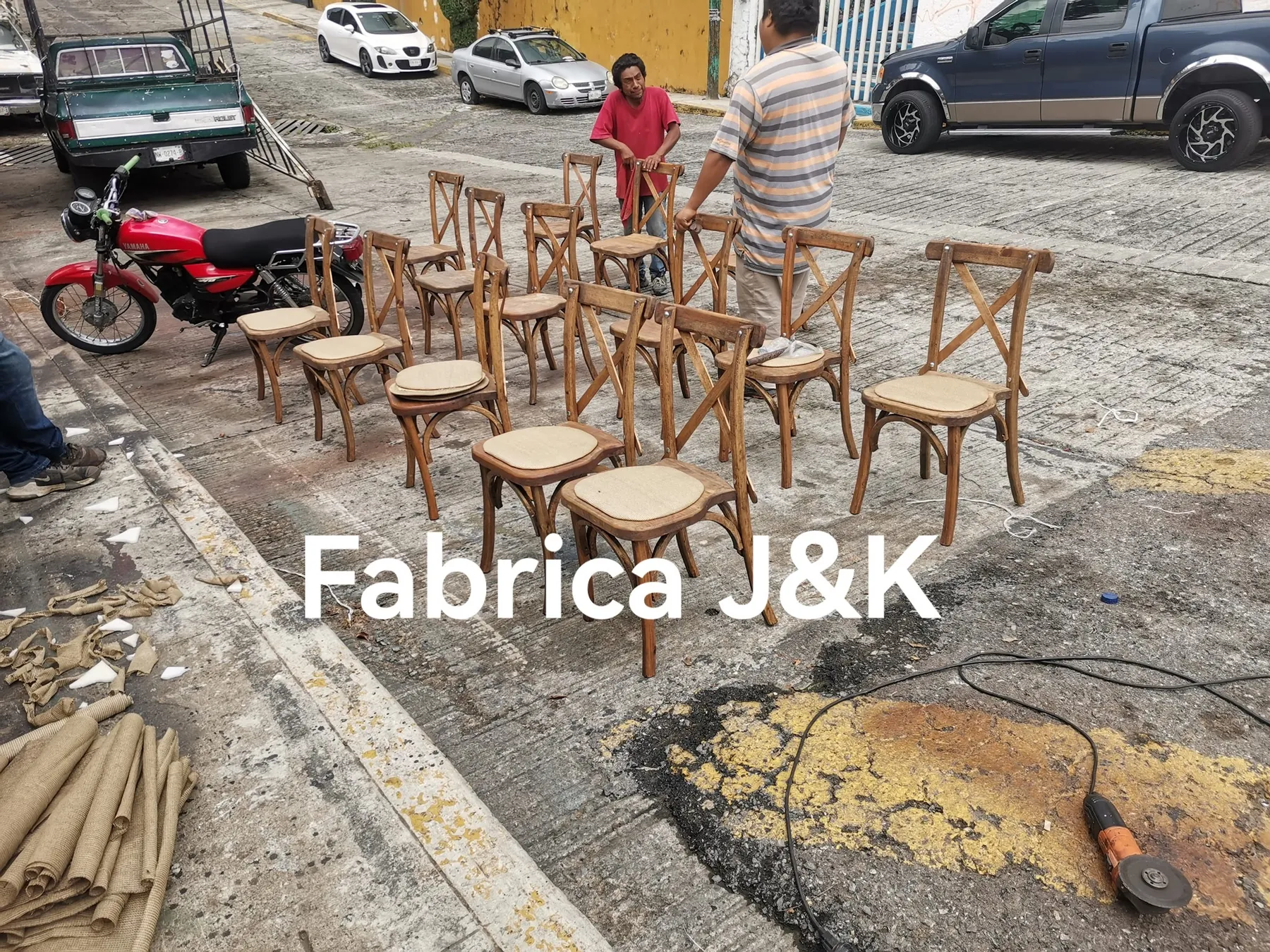 Sillas crossback fabricadas por J&K